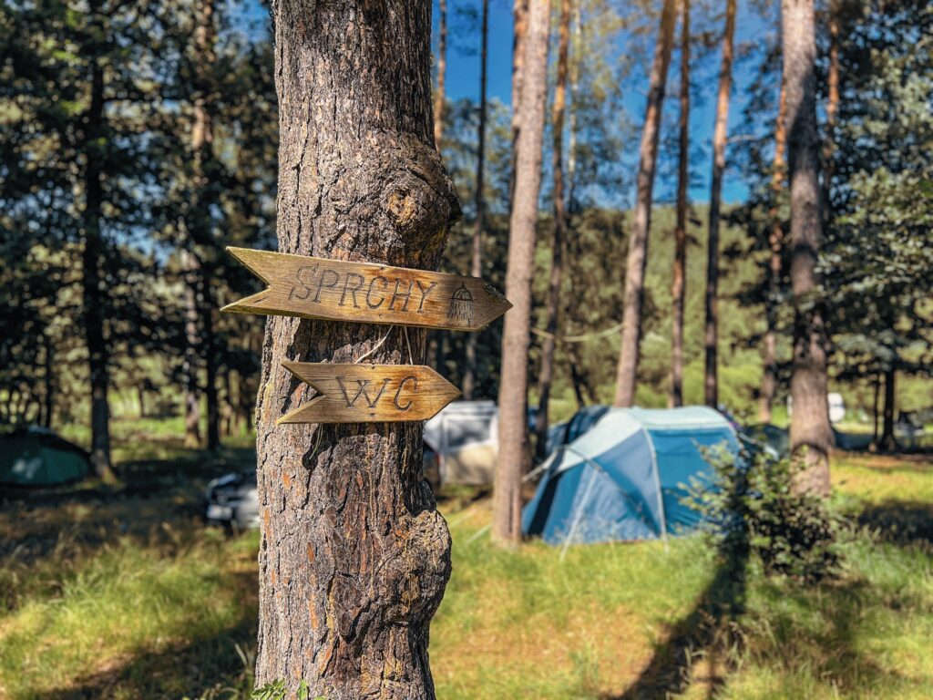 Sprchy teplá voda a WC Kemp na Pískárně